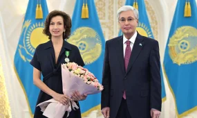 Президент ЮНЕСКО-ның бұрынғы Бас директорын Qoja Ahmet Yasaui орденімен марапаттады