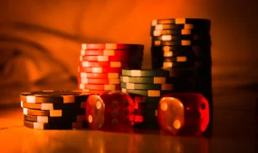 Құмар ойын ойнаған шенеунік лауазымынан айырылды
