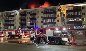 50 человек эвакуировали ночью из горящего дома в Актобе
