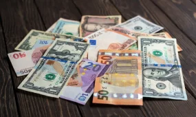 Доллар подешевел в Казахстане: свежие курсы валют на 22 мая
