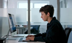 Казахстанским подросткам помогут найти официальную работу на лето