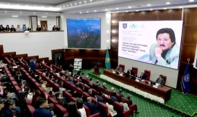 Публицист, жазушы, сыншы, халықаралық «Алаш» сыйлығының иегері Әмірхан Меңдеке 70 жасқа толды