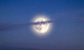 Редкая Голубая луна взойдет над Казахстаном в конце мая