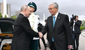 Қасым-Жомарт Тоқаев Тәуелсіздік сарайында Ресей Президентін қарсы алды