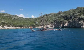 Катер со 110 туристами затонул у побережья Турции (ВИДЕО)