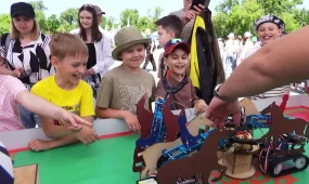 350  учащихся одновременно исполнили кюй Курмангазы на главной площади Петропавловска