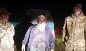 Семья на «бусике» ночью увязла в болоте СКО