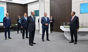 Мемлекет басшысы Алатау қаласының даму барысымен танысты