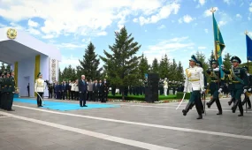 Президент Мемлекеттік ту көтеру рәсіміне қатысты