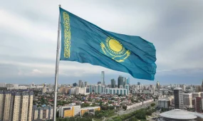 Президент принял участие в церемонии поднятия Государственного флага