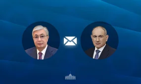 Токаев поздравил Пашиняна с победой на парламентских выборах
