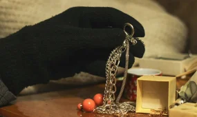 Семейде алтын бұйымдарды қолды қылған күдікті ұсталды