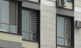 Астанада бір айдың ішінде11 бала терезеден құлап, төртеуі мерт болды