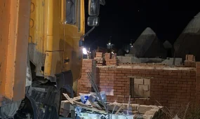 Груженый грузовик протаранил кладбище в Кульсары