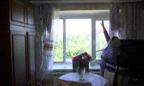 «Очень опасно!»: в Актобе жители старой многоэтажки не могут дождаться ремонта по программе модернизации