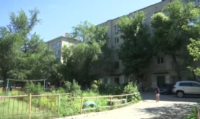 Ақтөбедегі Жаңқожа батыр көшесінің тұрғындары жеті жылдан бері шатыр жөндеуді күтіп жүр