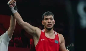 Нұрбек Оралбай қарсыласын үш рет нокдаунға жіберіп, мерзімінен бұрын жеңді