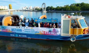 В Астане теплоход с оркестром прошел по Есиль в рамках антинаркотической акции