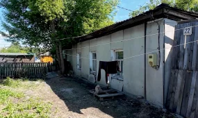 «Боимся остаться под завалами»: аварийная квартира, принадлежащая акимату, держит в страхе жителей дома в Петропавловске