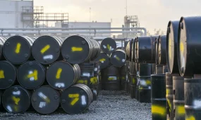 Нефть Brent и WTI подешевела до минимума с начала марта