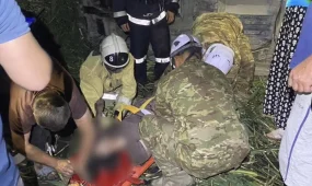 Женщину зажало под автомобилем в Алматинской области