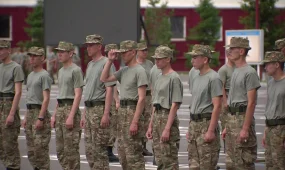 Әрбір оныншы сарбаз әскерде келісімшартпен қалуда