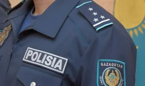 СҚО-да полицейлер азаматтарға бет-жүзді тұмшалауға қатысты талаптарды түсіндіруде