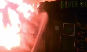 В Экибастузе ликвидировал пожар в торговых павильонах