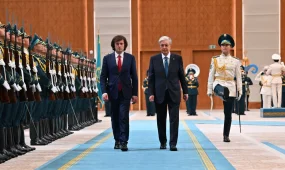 Тәуелсіздік сарайында елімізге ресми сапармен келген Грузия Премьер-министрін қарсы алу рәсімі өтті