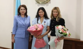 Мемлекет басшысының атынан Бибісара Асаубаеваға мемлекеттік награда табысталды