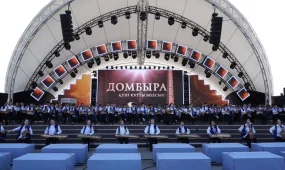 Ұлттық домбыра күніне орай 5 мыңға жуық оқушы Ахмет Жұбановтың «Би» күйін орындады