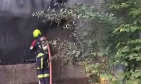 Два человека пострадали при пожаре в пятиэтажке в Алматы