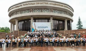 Сотни домбристов исполнили кюй «Адай» в Караганде