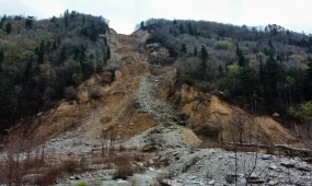 В Китае число погибших из-за оползня достигло 21
