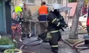 В Усть-Каменогорске спасатели эвакуировали 15 человек при пожаре в жилом доме (ВИДЕО)