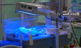 Дәрігерлер салмағы 900 грамм нәрестені аман алып қалды