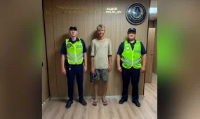 Полицейские за полчаса вернули похищенные вещи туристам из Франции в Атырауской области