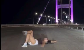 Женщину наказали за ночную фотосессию на мосту в Семее (ВИДЕО)