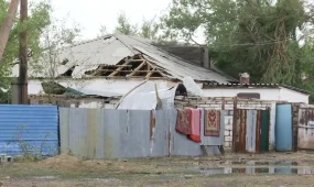 Ураганный ветер снёс крыши с сотни домов в Павлодарской области