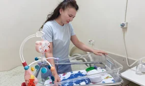 Эвакуированного из Таиланда младенца выписали из клиники в Алматы