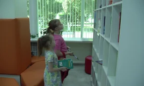 Баланың қолына кітапты қалай ұстатамыз?