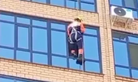 Көкшетауда үш жасар бала пәтерде қамалып қалды