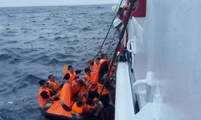 Десятки людей спасли после крушения вьетнамского судна в Южно-Китайском море
