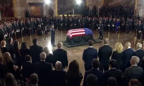 Трамп сенаторды ақтық сапарға шығарып салу кезінде әзілдеді