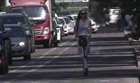 Алматыда бейберекет қойылған самокаттар айып тұрағына жеткізіледі
