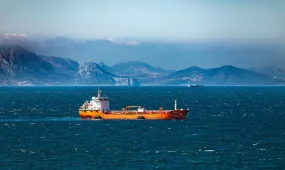 Страны ОПЕК+ скорректируют производство нефти с сентября