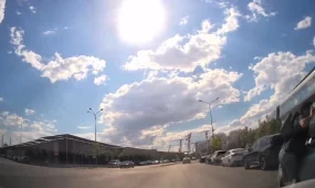 Парня сбили на пешеходном переходе в Астане (ВИДЕО)