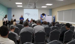«Ақ жол» партиясының өкілдері еңбек ұжымымен кездесті