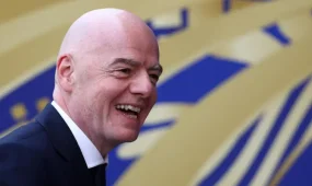 Джанни Инфантино извинился за ошибку и сохранил пост главы ФИФА