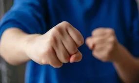 Уголовное дело заведено на подростков, жестоко избивших школьника в Актау